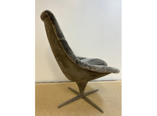 Lurashell Swivel Egg Chair 1960s