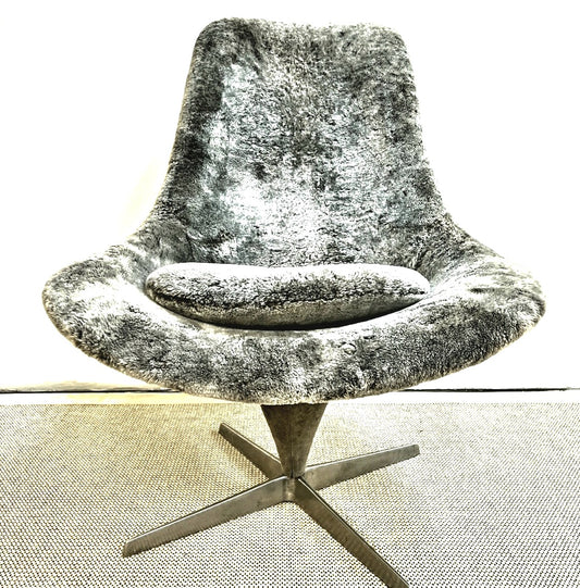 Lurashell Swivel Egg Chair 1960s